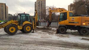 Экскаватор-погрузчик New Holland LB115.B и Экскаватор Hyundai r 170w7 с гидромолотом компании Техоптимум.