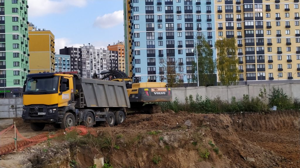 Многоэтажный жилой комплекс «Лучи» -разработка котлована под корпус 15