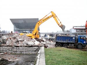 Демонтаж и снос строений-вывоз отходов слома на полигон