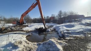 Удаления мусора из реки в мытищинском районе